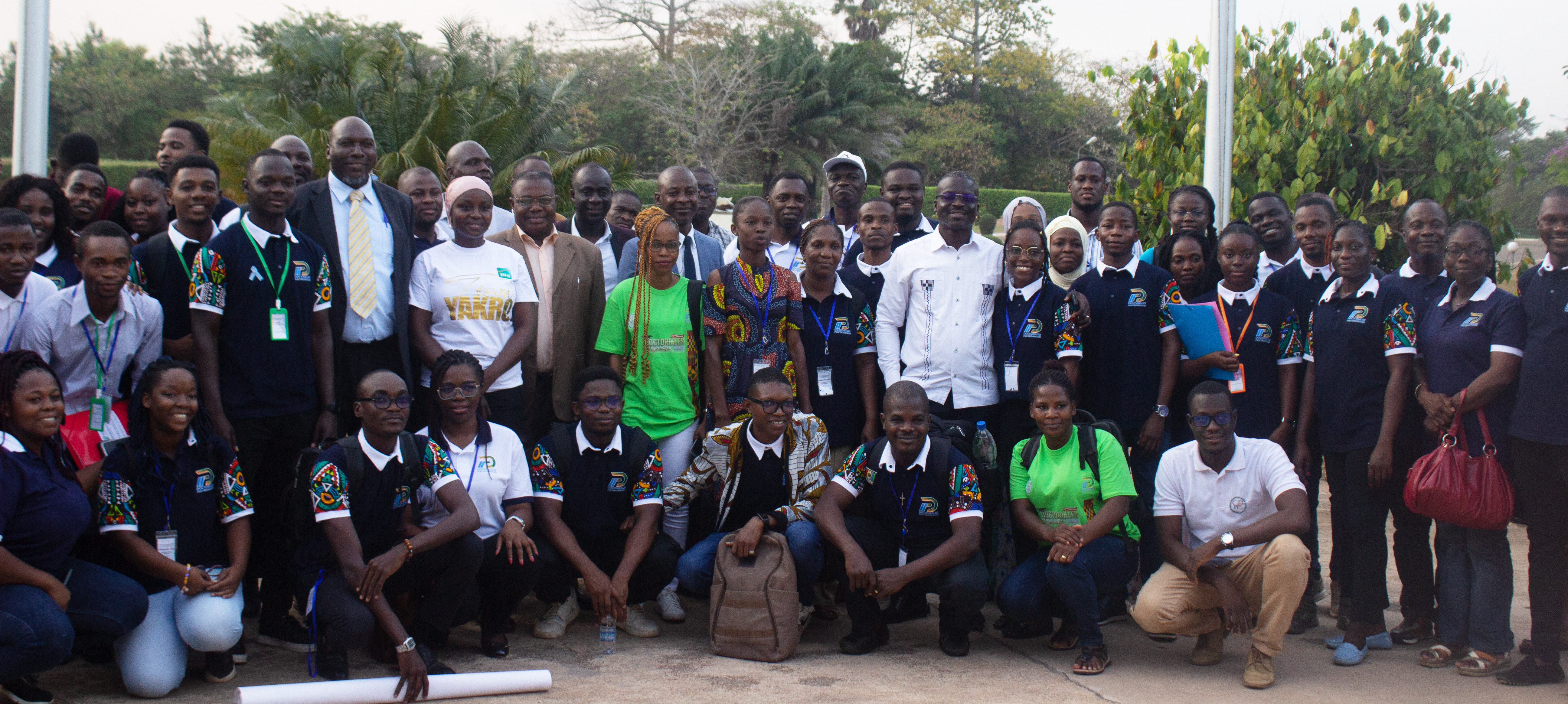 Photo de groupe avec tous les participants